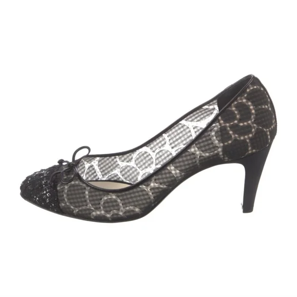 CHANEL Interlocking CC Logo Pumps